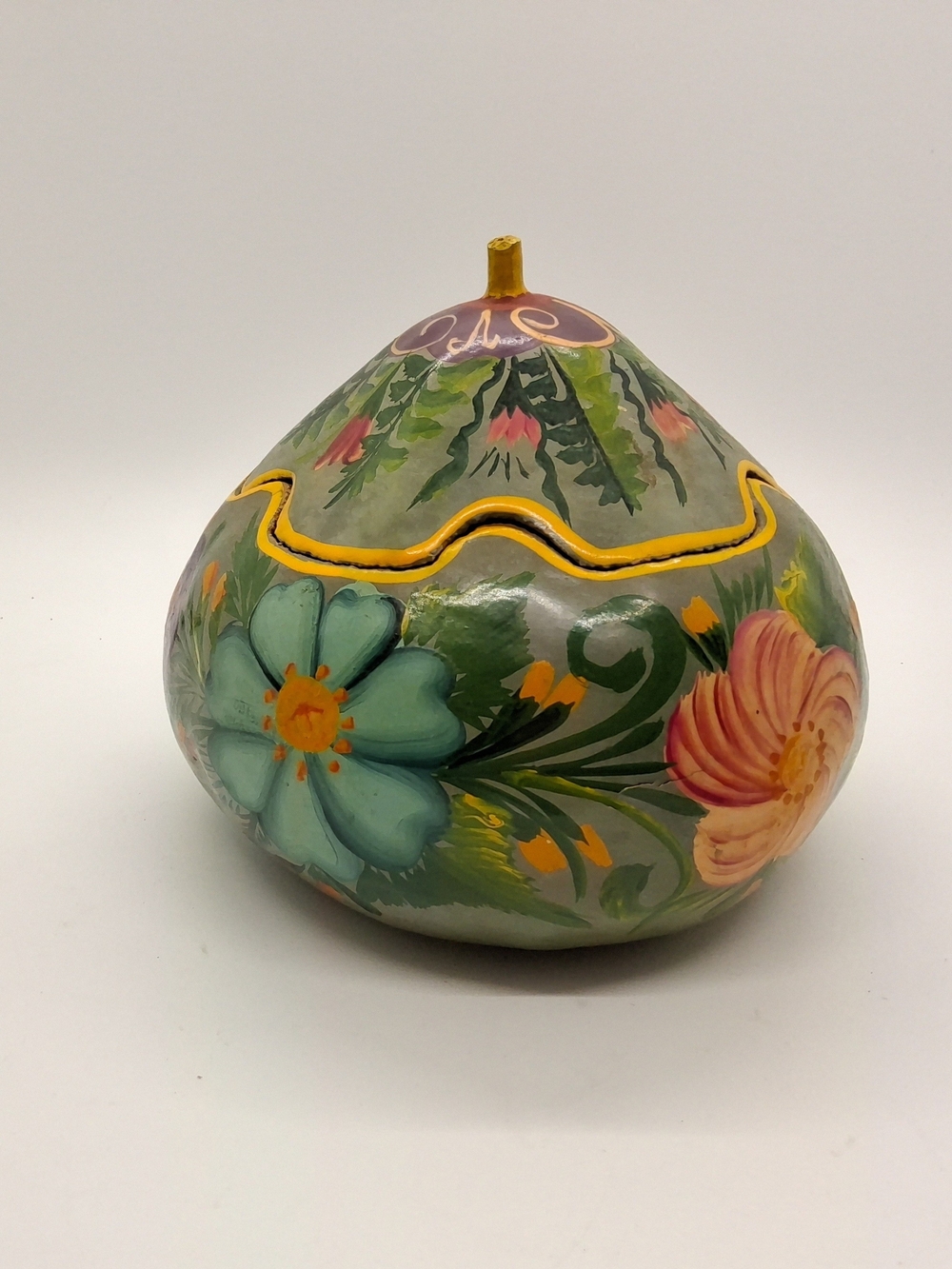 Olinala Mexico Lacquered Hand Painted Mexican Gourd Lidded Trinket Box